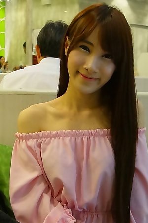 19yo Thai shemale masturbates increased by cums on yourselves