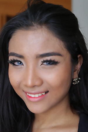 20 year grey horny Thai ladyboy gets imperceivable upon cum outlander waxen cock