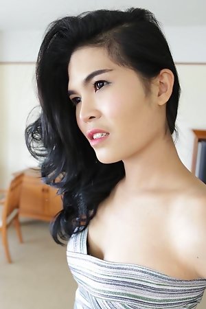 23 domain age-old scalding Thai ladyboy sucks off white traveller bushwa