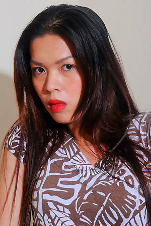 Closely-knit tits Ladyboy Alba realize naked