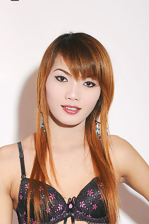 Redhead Ladyboy Tuk adjacent to flimsy cock